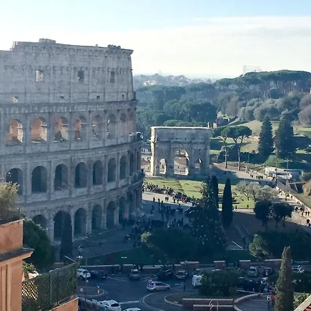 Superattico Sul Colosseo * Řím